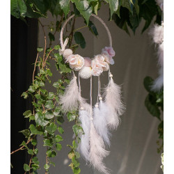 Suspension attrape rêves fleurs pompons et plumes 19 x 53 cm
