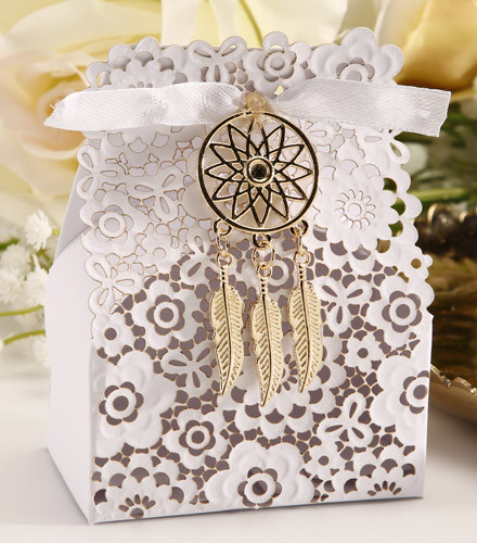 20 boîtes à dragées carton fleurs ajourées blanc
