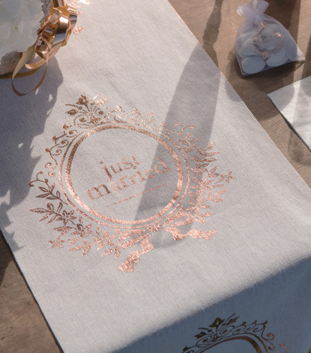 Chemin de table mariage Just Married coton rose gold